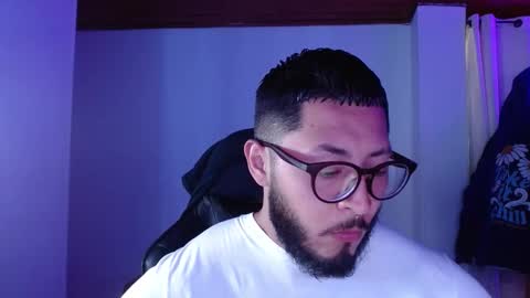 Snapshot of muscle_cock32 chatting on 12/01/25, 06:02 David Big online show from 12/01/25, 06:02