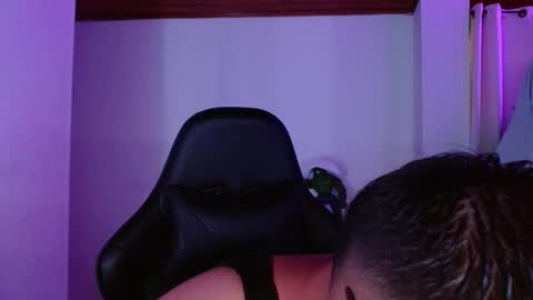 Snapshot of muscle_cock32 chatting on 12/05/25, 07:10 David Big online show from 12/05/25, 07:10