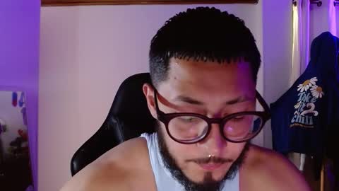 Snapshot of muscle_cock32 chatting on 12/15/25, 06:45 David Big online show from 12/15/25, 06:45