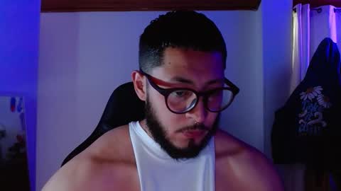 Snapshot of muscle_cock32 chatting on 12/16/25, 07:08 David Big online show from 12/16/25, 07:08