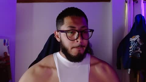 Snapshot of muscle_cock32 chatting on 12/17/25, 06:14 David Big online show from 12/17/25, 06:14