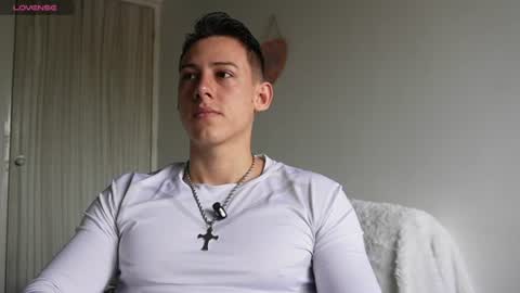 Snapshot of muscle_king_cum chatting on 06/23/26, 01:20 muscle_king_cum online show from 06/23/26, 01:20