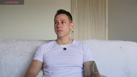Snapshot of muscle_king_cum chatting on 06/30/26, 01:34 muscle_king_cum online show from 06/30/26, 01:34