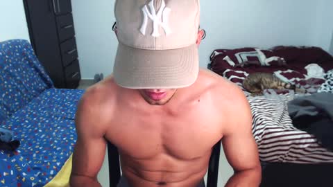 Snapshot of muscle_man1 chatting on 01/12/25, 05:56 Mike online show from 01/12/25, 05:56
