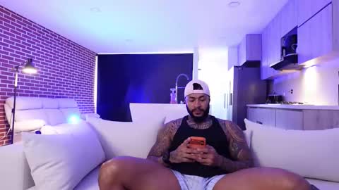 Snapshot of muscle_man19 chatting on 11/03/25, 12:39 Nick online show from 11/03/25, 12:39