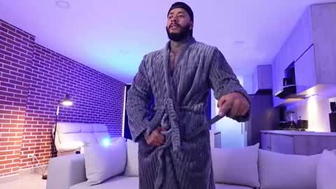 Snapshot of muscle_man19 chatting on 11/11/25, 12:21 Nick online show from 11/11/25, 12:21