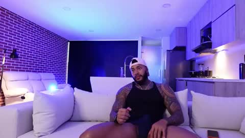 Snapshot of muscle_man19 chatting on 11/12/25, 11:10 Nick online show from 11/12/25, 11:10