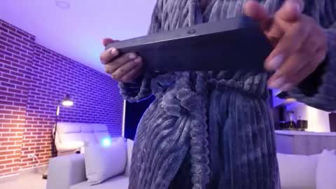 Snapshot of muscle_man19 chatting on 11/14/25, 12:26 Nick online show from 11/14/25, 12:26