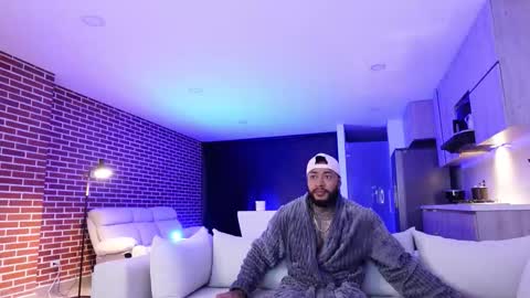 Snapshot of muscle_man19 chatting on 11/19/25, 10:37 Nick online show from 11/19/25, 10:37