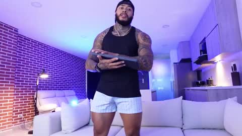 Snapshot of muscle_man19 chatting on 11/23/25, 12:05 Nick online show from 11/23/25, 12:05