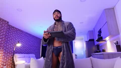 Snapshot of muscle_man19 chatting on 11/27/25, 01:07 Nick online show from 11/27/25, 01:07