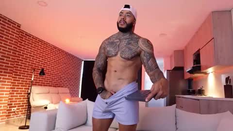 Snapshot of muscle_man19 chatting on 11/27/25, 01:13 Nick online show from 11/27/25, 01:13