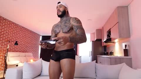 Snapshot of muscle_man19 chatting on 12/03/25, 01:09 Nick online show from 12/03/25, 01:09