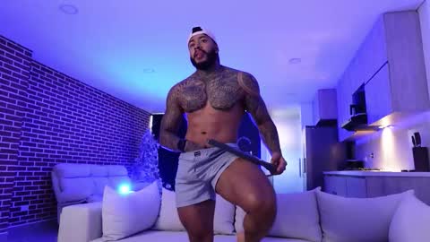 Snapshot of muscle_man19 chatting on 12/04/25, 12:03 Nick online show from 12/04/25, 12:03