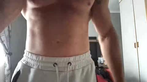 Snapshot of muscledaddy69s chatting on 12/16/25, 02:33 muscledaddy69s online show from 12/16/25, 02:33