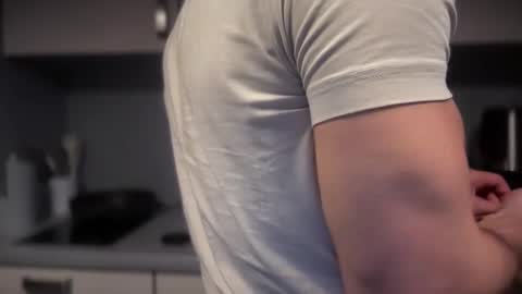 Snapshot of musclehair3 chatting on 09/27/25, 08:47 musclehair3 online show from 09/27/25, 08:47