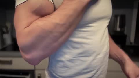 Snapshot of musclehair3 chatting on 10/24/25, 08:27 musclehair3 online show from 10/24/25, 08:27