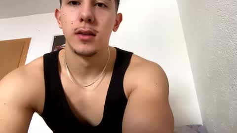 Snapshot of musclejunge72 chatting on 12/30/24, 11:04 musclejunge72 online show from 12/30/24, 11:04
