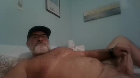Snapshot of musclemeat41 chatting on 10/22/25, 11:04 musclemeat41 online show from 10/22/25, 11:04
