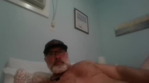 Snapshot of musclemeat41 chatting on 10/27/25, 05:28 musclemeat41 online show from 10/27/25, 05:28