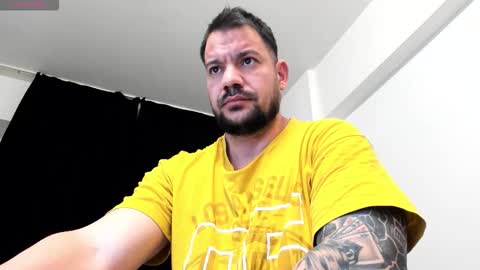 Snapshot of musclemonster31 chatting on 12/15/25, 11:25 MuscleMonster31 online show from 12/15/25, 11:25