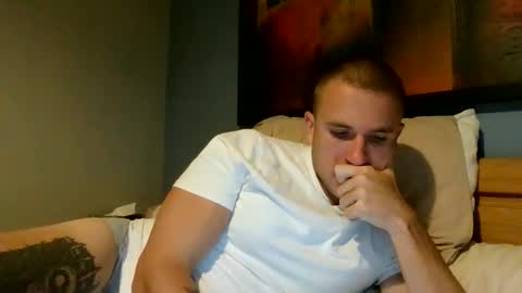 Snapshot of muscleshow00 chatting on 12/18/25, 07:20 muscleshow00 online show from 12/18/25, 07:20