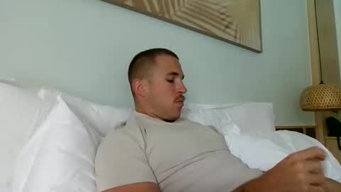 Snapshot of muscleshow00 chatting on 03/19/26, 04:05 muscleshow00 online show from 03/19/26, 04:05