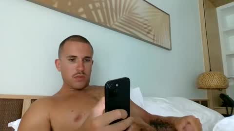 Snapshot of muscleshow00 chatting on 04/07/26, 03:29 muscleshow00 online show from 04/07/26, 03:29