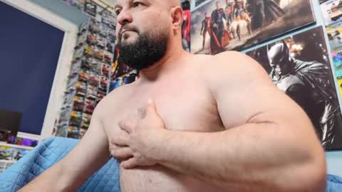 Snapshot of muscular_bear chatting on 04/18/26, 04:11 Chris online show from 04/18/26, 04:11