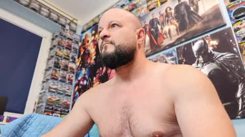 Snapshot of muscular_bear chatting on 06/08/26, 05:52 Chris online show from 06/08/26, 05:52