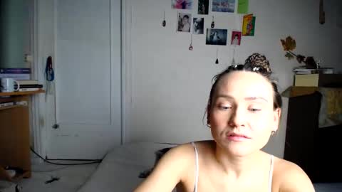 Snapshot of muse_online chatting on 12/19/24, 12:01 Muse Ali online show from 12/19/24, 12:01