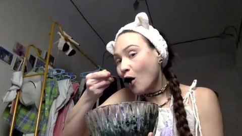 Snapshot of muse_online chatting on 02/11/25, 04:24 Muse Ali online show from 02/11/25, 04:24