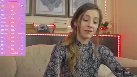 Snapshot of musedollx chatting on 11/12/25, 07:24 Luna online show from 11/12/25, 07:24