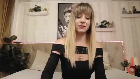 Luna  online show from 05/20/26, 07:09
