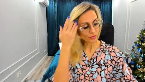 Diana online show from 12/15/24, 11:23