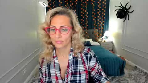 Snapshot of museofstage chatting on 11/07/25, 11:32 Diana online show from 11/07/25, 11:32