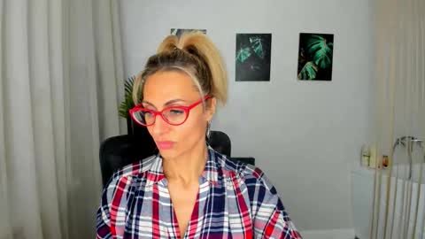 Snapshot of museofstage chatting on 11/17/25, 12:11 Diana online show from 11/17/25, 12:11