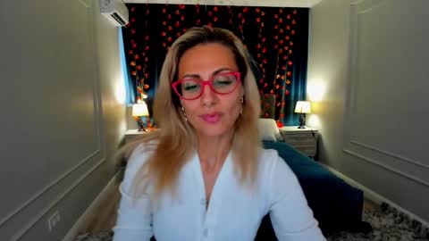 Snapshot of museofstage chatting on 11/18/25, 12:31 Diana online show from 11/18/25, 12:31