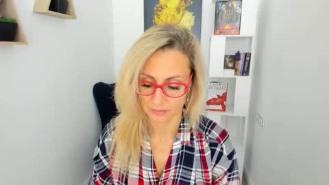 Snapshot of museofstage chatting on 11/23/25, 11:32 Diana online show from 11/23/25, 11:32