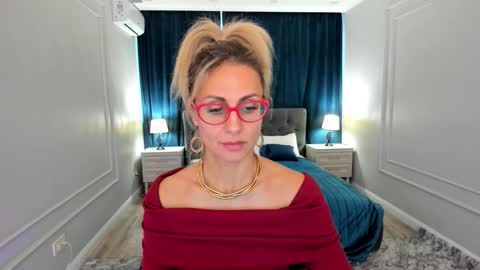 Snapshot of museofstage chatting on 12/02/25, 11:26 Diana online show from 12/02/25, 11:26