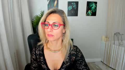 Snapshot of museofstage chatting on 12/04/25, 11:19 Diana online show from 12/04/25, 11:19