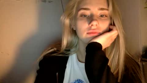 Snapshot of musescorner chatting on 03/17/26, 07:06 musescorner online show from 03/17/26, 07:06
