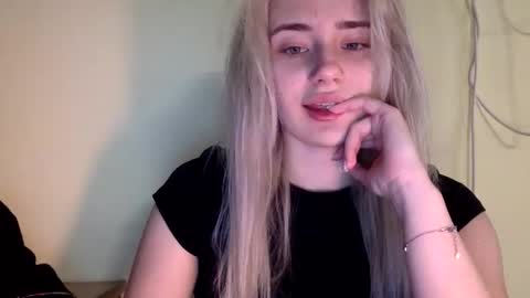 Snapshot of musescorner chatting on 03/20/26, 12:32 musescorner online show from 03/20/26, 12:32