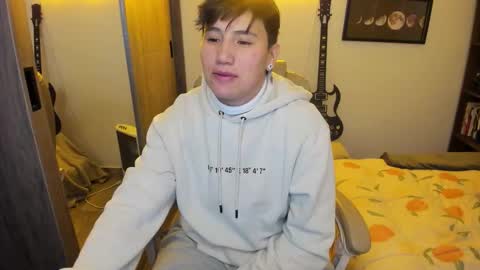 Snapshot of musicayluna chatting on 11/03/25, 02:24 VALENTINA Luna online show from 11/03/25, 02:24