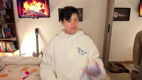 Snapshot of musicayluna chatting on 12/01/25, 09:25 VALENTINA Luna online show from 12/01/25, 09:25