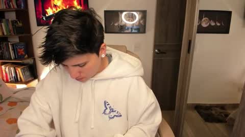 Snapshot of musicayluna chatting on 12/02/25, 03:01 VALENTINA Luna online show from 12/02/25, 03:01