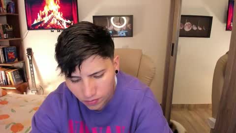 Snapshot of musicayluna chatting on 12/15/25, 01:21 VALENTINA Luna online show from 12/15/25, 01:21