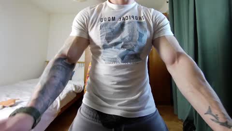 Snapshot of muslejoker chatting on 04/06/26, 01:12 musle joker online show from 04/06/26, 01:12