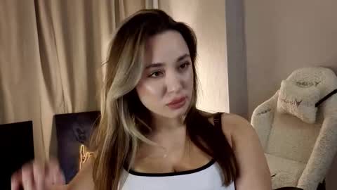 Snapshot of mustical_muse chatting on 09/19/25, 09:26 Nika online show from 09/19/25, 09:26