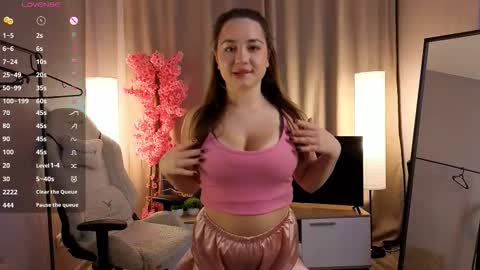 Snapshot of mustical_muse chatting on 10/15/25, 09:26 Nika online show from 10/15/25, 09:26